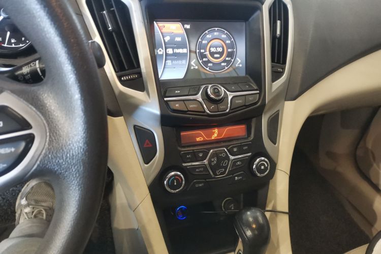 奇瑞 艾瑞泽7 2013款 1.6L CVT致享版中控内饰16