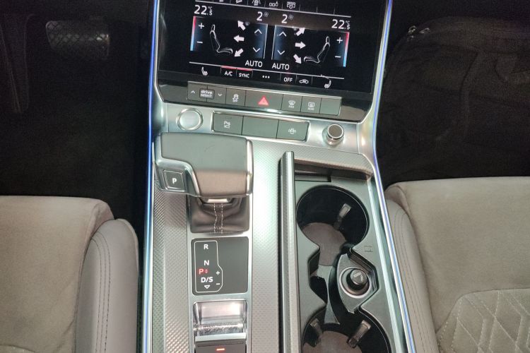 奥迪A6L 2020款 55 TFSI quattro 尊享动感型中控内饰18