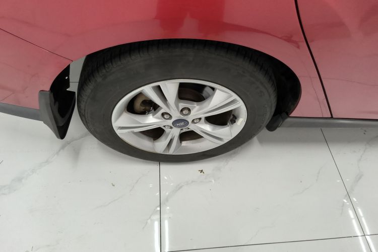 福特 福克斯 2012款 三厢 1.6L 自动风尚型车身外观56