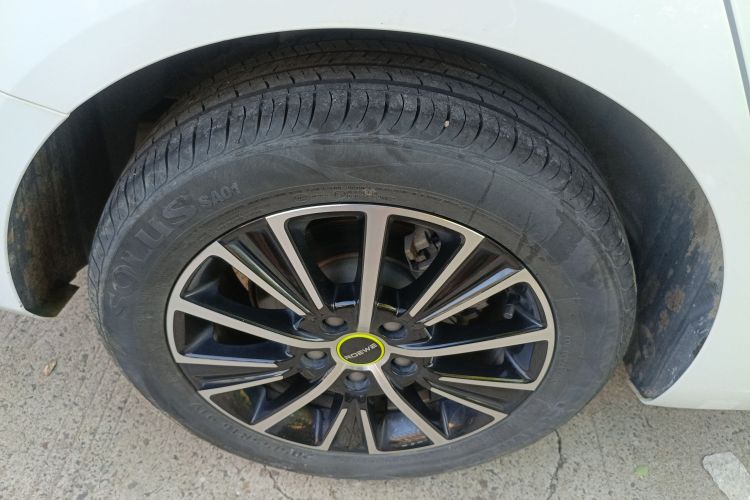 荣威i5 2021款 改款 1.5L CVT钻石版车身外观6008