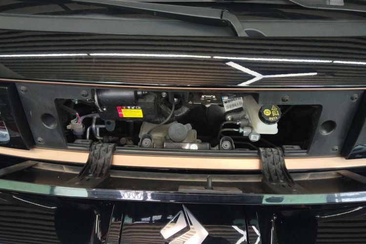 宝骏KiWi EV 2022款 艺术家轻享版 磷酸铁锂机舱底盘24