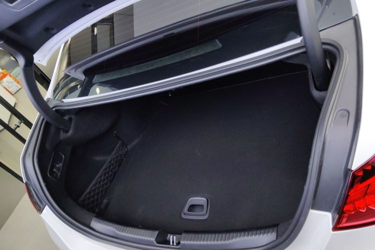 奔驰C级 2023款 改款 C 260 L 皓夜运动版机舱底盘23