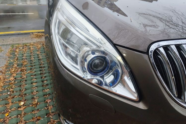 别克GL8 2015款 2.4L 豪华商务尊享版车身外观8