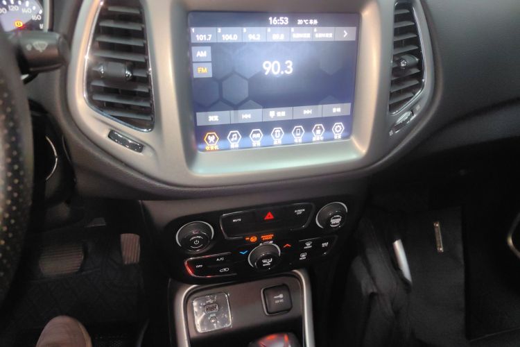 Jeep 指南者 2020款 220T 自动领先版局部细节16