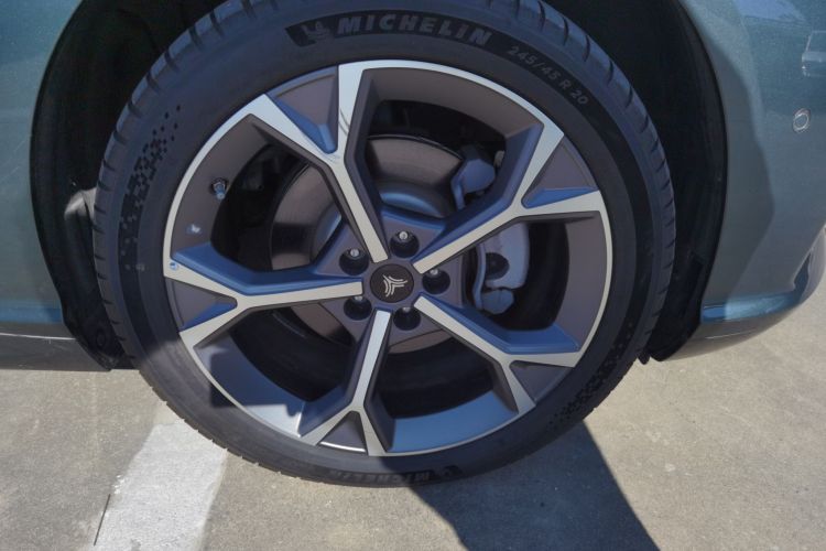 哪吒汽车 哪吒S猎装 2024款 增程300 Pro版车身外观10