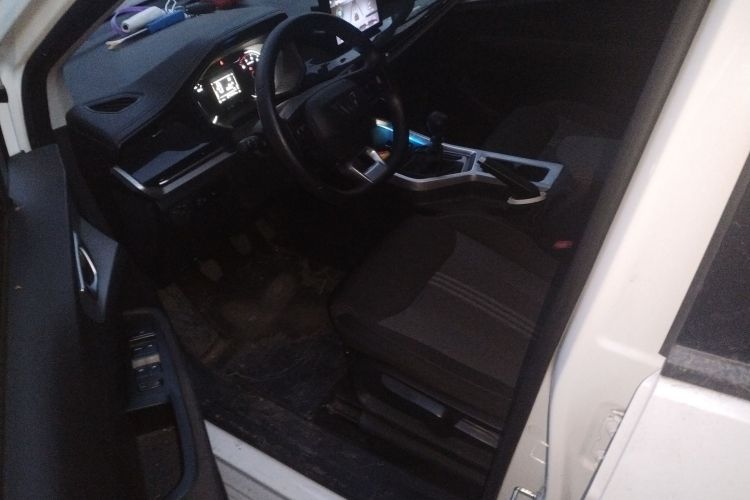 五菱汽车 五菱佳辰 2022款 1.5L 手动乐享精英型中控内饰19