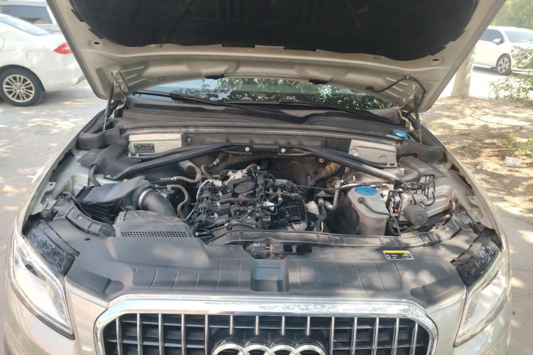 奥迪Q5 2017款 Plus 40 TFSI 技术型机舱底盘24