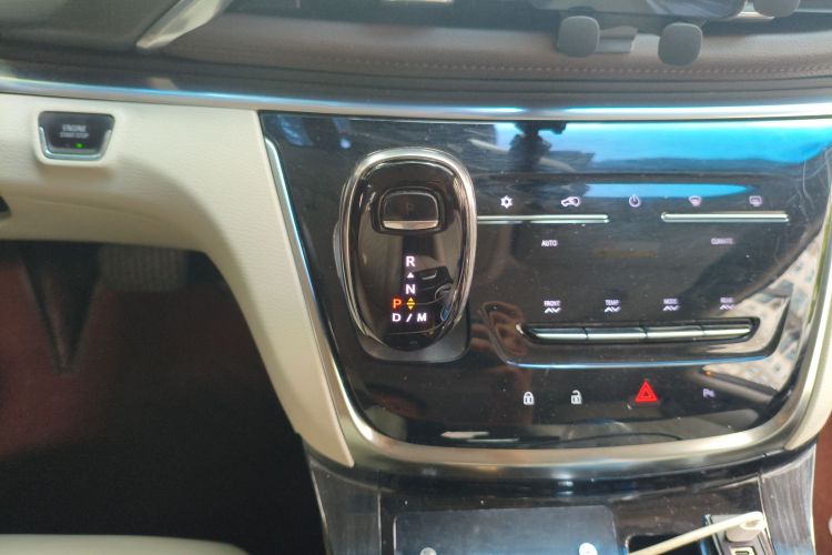 别克GL8 2023款 陆上公务舱 舒适型中控内饰18