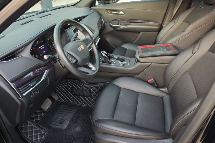 凯迪拉克XT4 2022款 28T 两驱风尚型中控内饰19