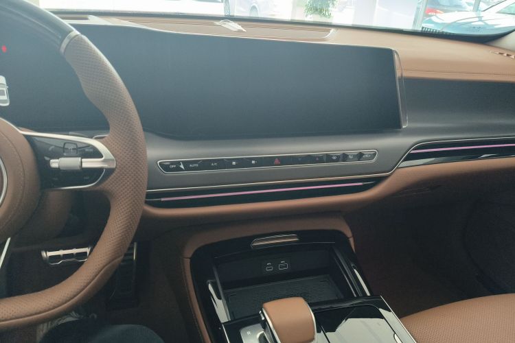 红旗H9 2024款 2.0T 旗畅 私享风尚版中控内饰7002