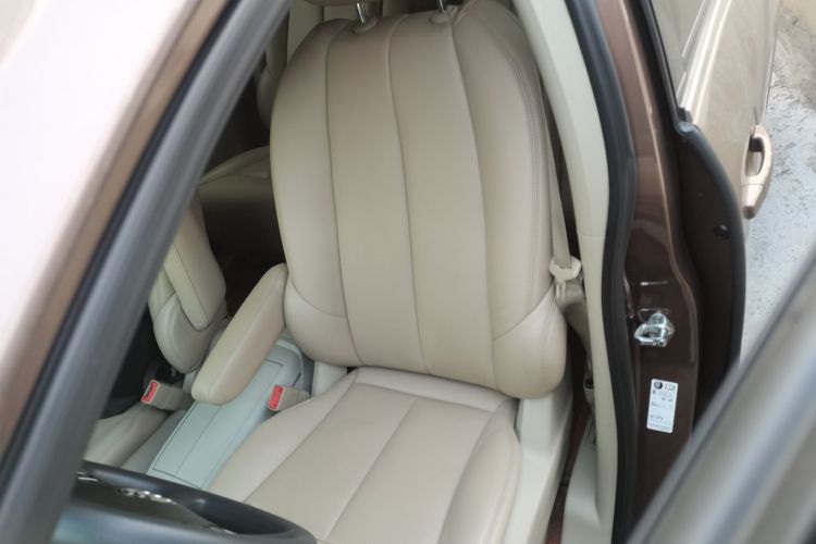 别克GL8 2018款 28T 舒适型 国VI局部细节19