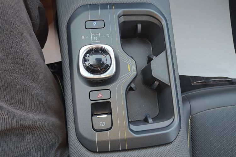 丰田bZ5 2025款 550 PRO智行版中控内饰18