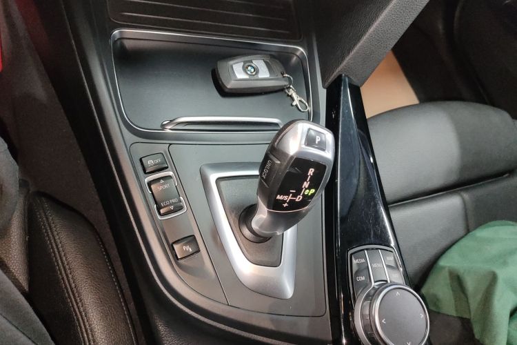 宝马3系 2019款 320Li 时尚型中控内饰18