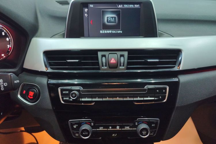 宝马X1 2019款 sDrive18Li 时尚型中控内饰16