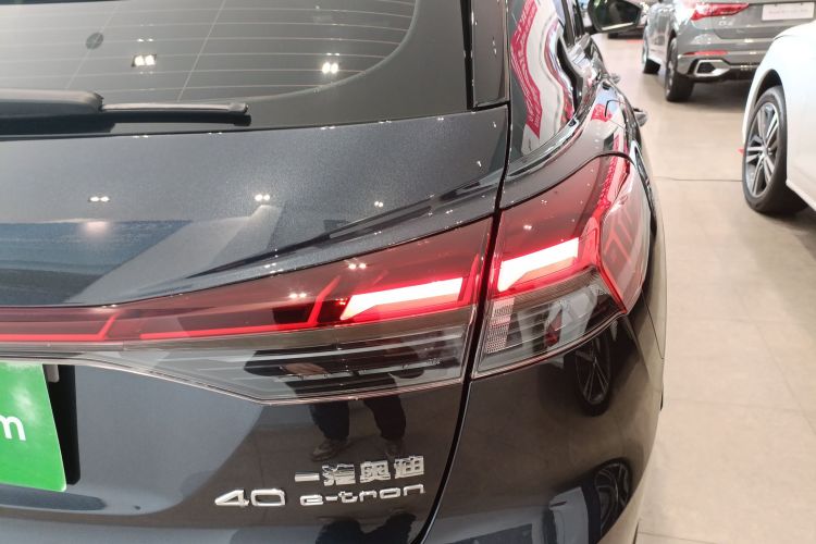 奥迪Q4 e-tron 2024款 40 e-tron 创境版车身外观9