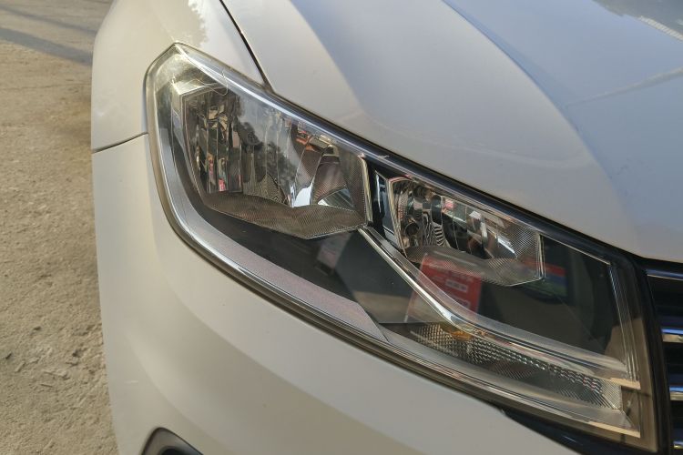 大众 桑塔纳 2015款 浩纳 1.6L 自动舒适型车身外观8