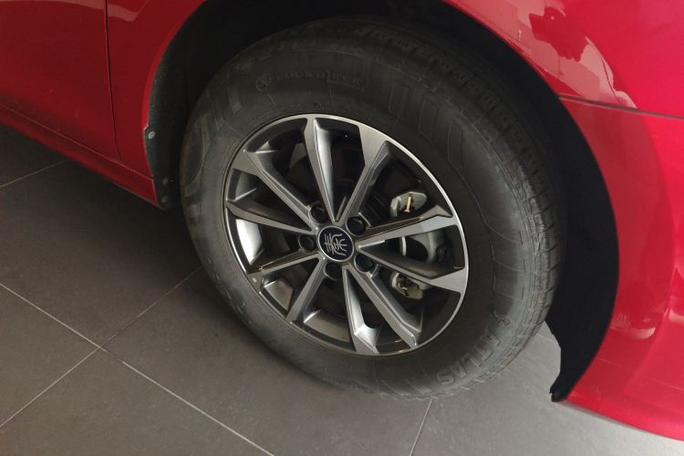 比亚迪 秦PLUS 2023款 冠军版 DM-i 55KM领先型车身外观10