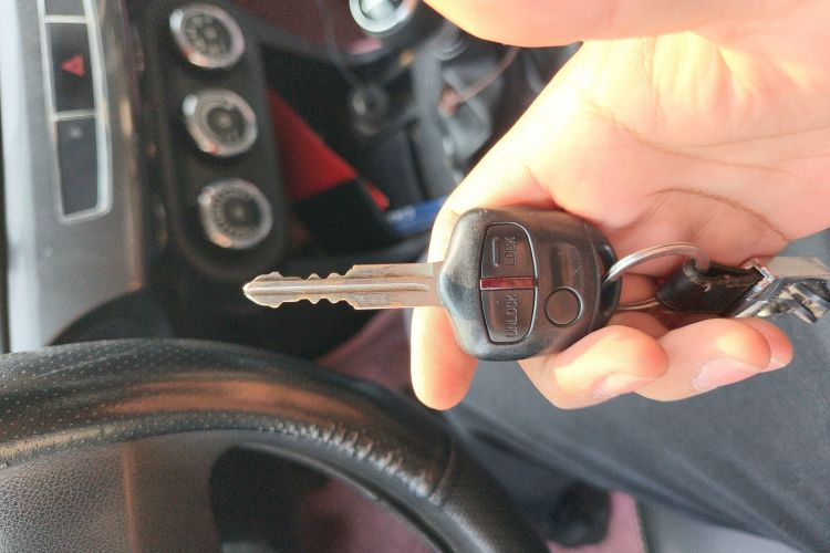 三菱 翼神 2013款 时尚版 1.8L 手动舒适型中控内饰11