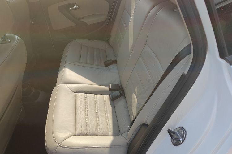 大众 Polo 2011款 1.4L 自动致酷版中控内饰7004