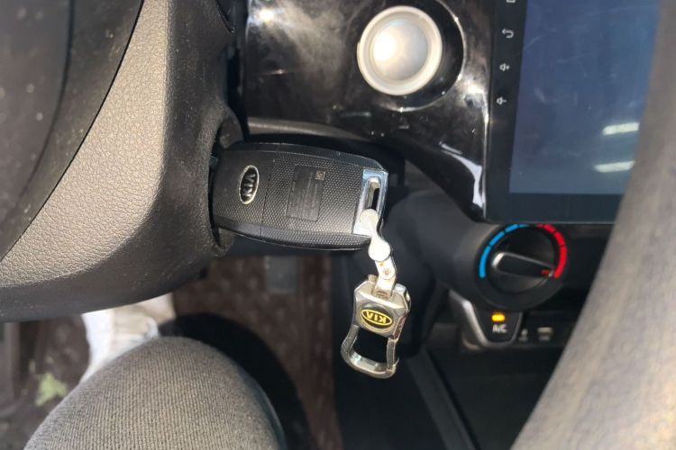 起亚K2 2017款 三厢 1.4L AT GLS中控内饰11