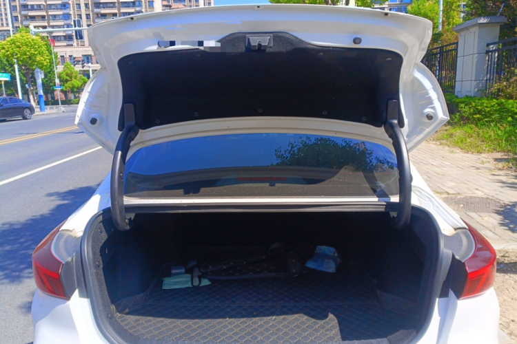 长安 逸动 2020款 PLUS 蓝鲸NE 1.4T GDI DCT尊贵型中控内饰23