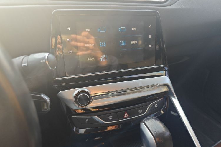 标致308 2016款 1.6L 自动豪华版中控内饰16