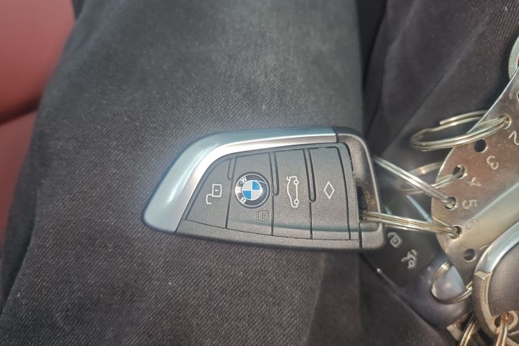 宝马3系 2025款 330Li M运动曜夜套装中控内饰11