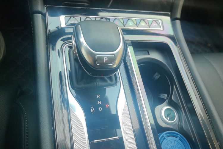 红旗H5 2023款 2.0T 自动智联旗享版中控内饰18