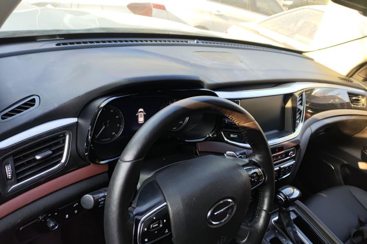 广汽传祺 传祺GS8 2017款 320T 两驱豪华智联版（七座）中控内饰12