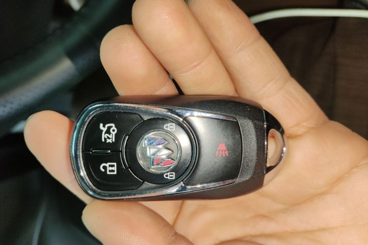 别克 君威 2020款 552T 豪华型中控内饰11