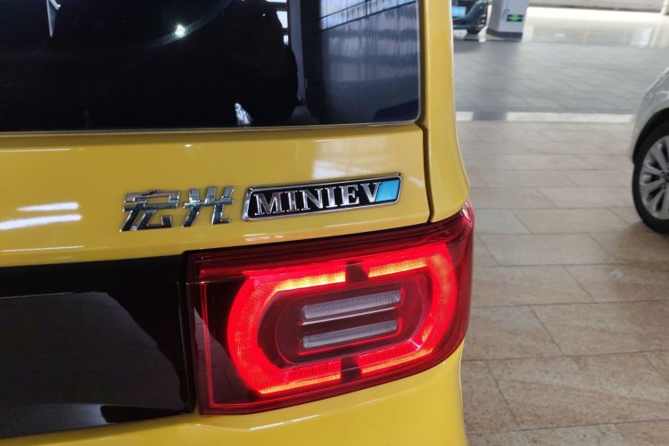 五菱汽车 宏光MINIEV 2021款 马卡龙臻享款 磷酸铁锂车身外观9