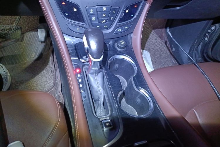 别克 昂科威 2018款 20T 两驱豪华型中控内饰18