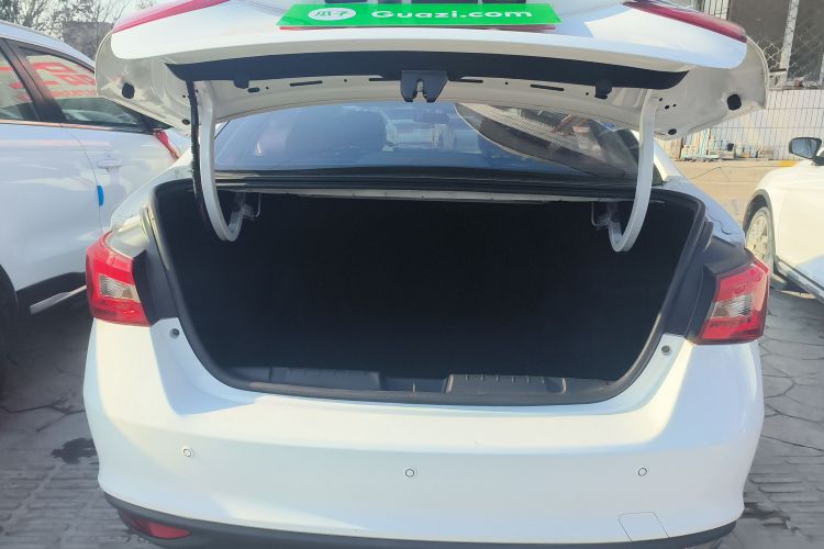 奇瑞 艾瑞泽5 2017款 1.5L 手动领潮版机舱底盘23