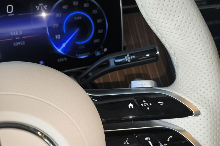 奔驰EQE SUV 2023款 350 4MATIC 先锋版局部细节18