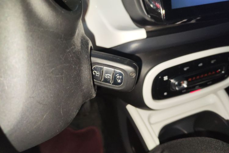 smart forfour 2016款 1.0L 52千瓦灵动版中控内饰7001