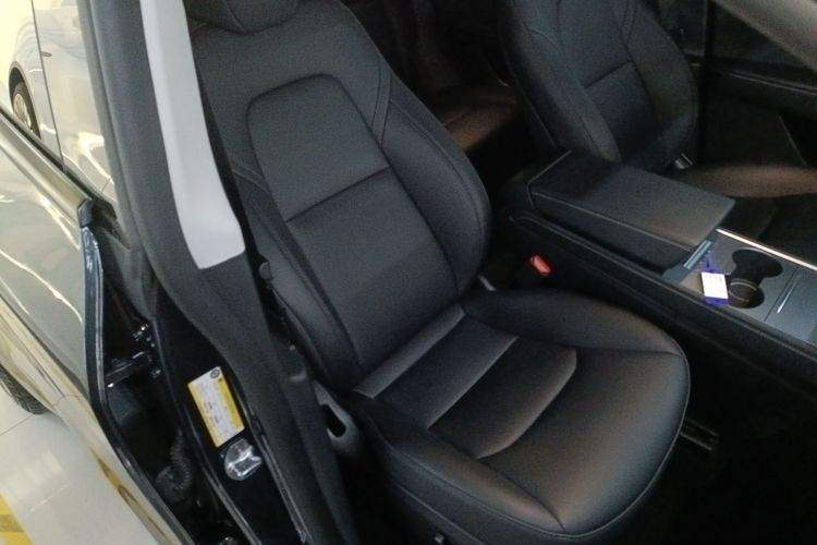 特斯拉 Model Y 2024款 长续航全轮驱动版局部细节41