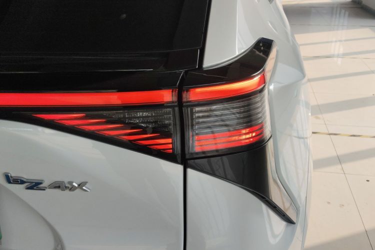 丰田 铂智4X 2024款 615 MAX版车身外观9