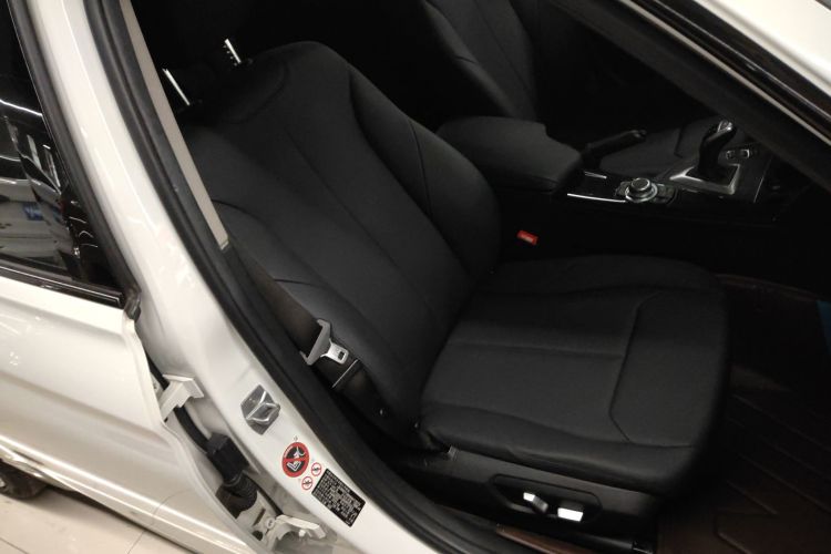 宝马3系 2017款 320Li M运动型局部细节41