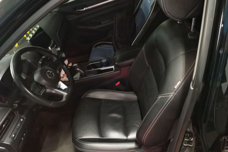 日产 天籁 2020款 改款 2.0L XL 舒适版中控内饰19