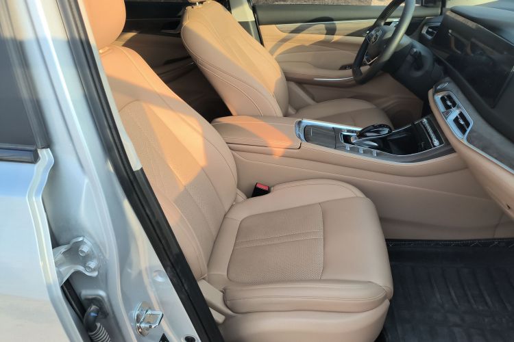 蓝电E5 2023款 1.5L DE-i 100KM臻享型 7座局部细节41