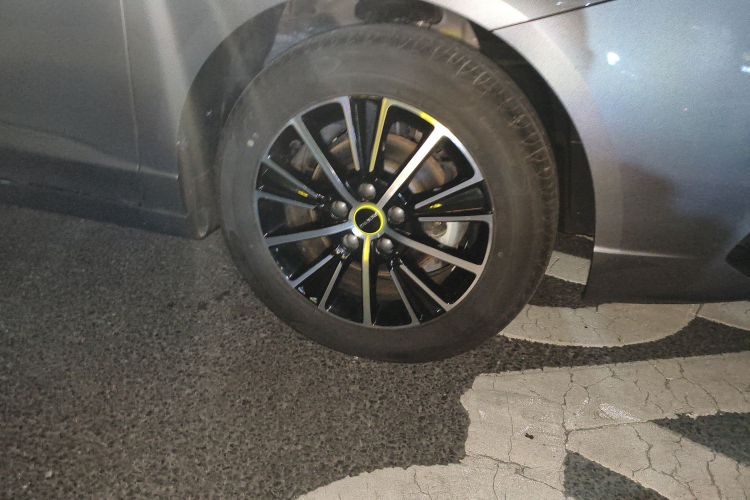 荣威i5 2021款 1.5L CVT铂金版车身外观6007