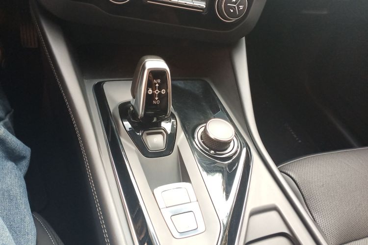 领克03 2022款 2.0TD DCT劲Pro中控内饰18