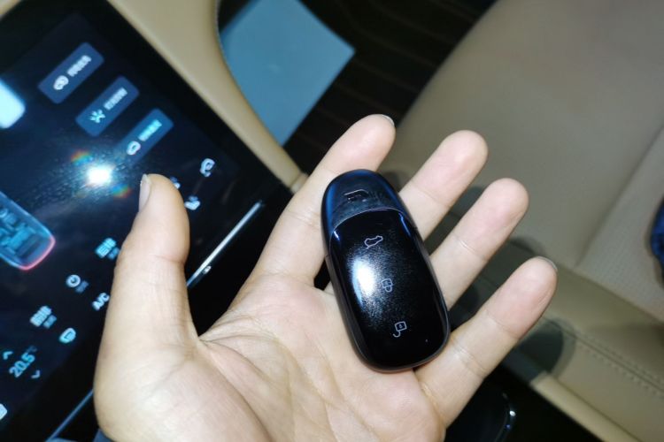 理想汽车 理想ONE 2021款 增程6座版中控内饰7001