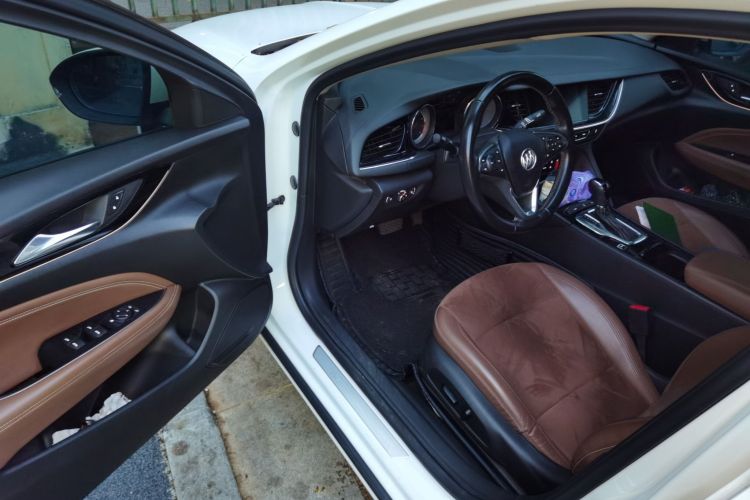 别克 君威 2019款 20T 精英型 国VI中控内饰20