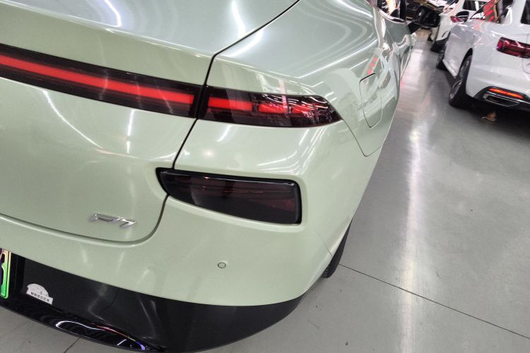 小鹏P7 2022款 625E车身外观9