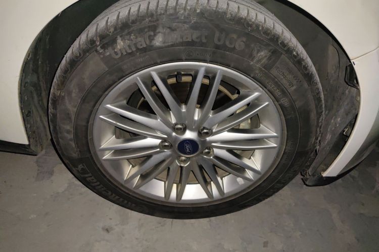 福特 福克斯 2015款 三厢 EcoBoost 180 自动旗舰型车身外观6007