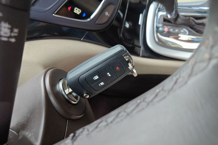 别克 君威 2014款 2.0L 领先时尚型中控内饰7001