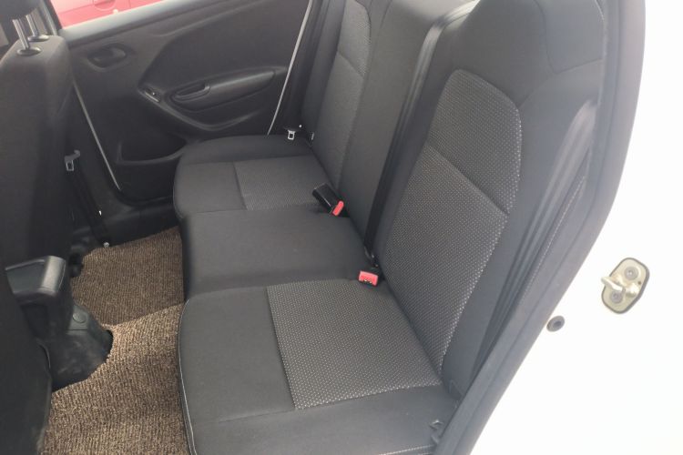 标致301 2018款 1.6L 手动舒适版中控内饰21