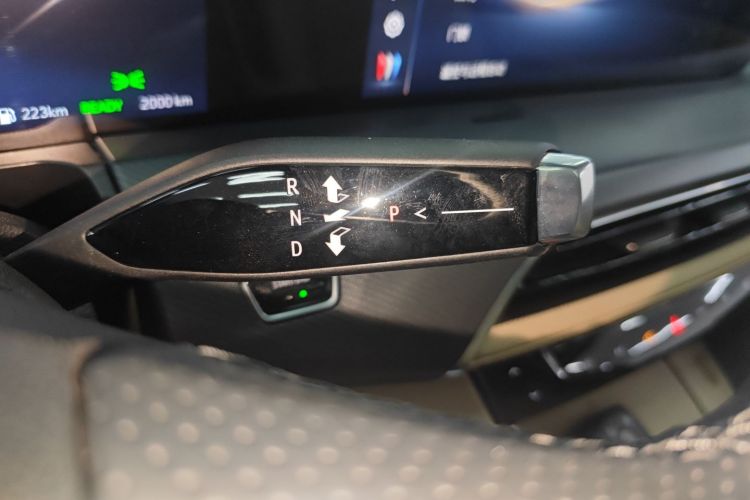 别克GL8新能源 2025款 陆尚 尊享版 7座中控内饰18