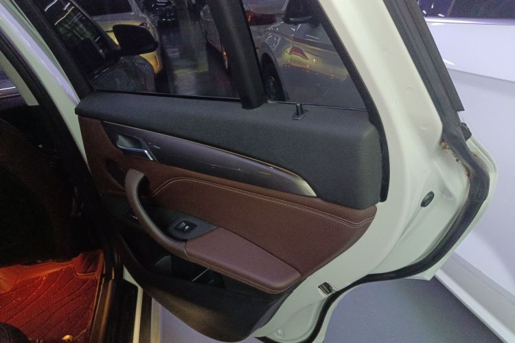 宝马X1 2019款 sDrive18Li 尊享型中控内饰45